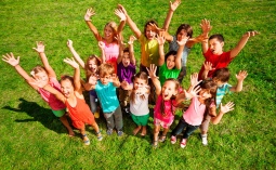 Роспротребнадзор допустил начало сезона детских лагерей с 1 июля.